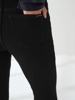 Zwart - Zandloper superzachte jeans met uitlopende pijpen