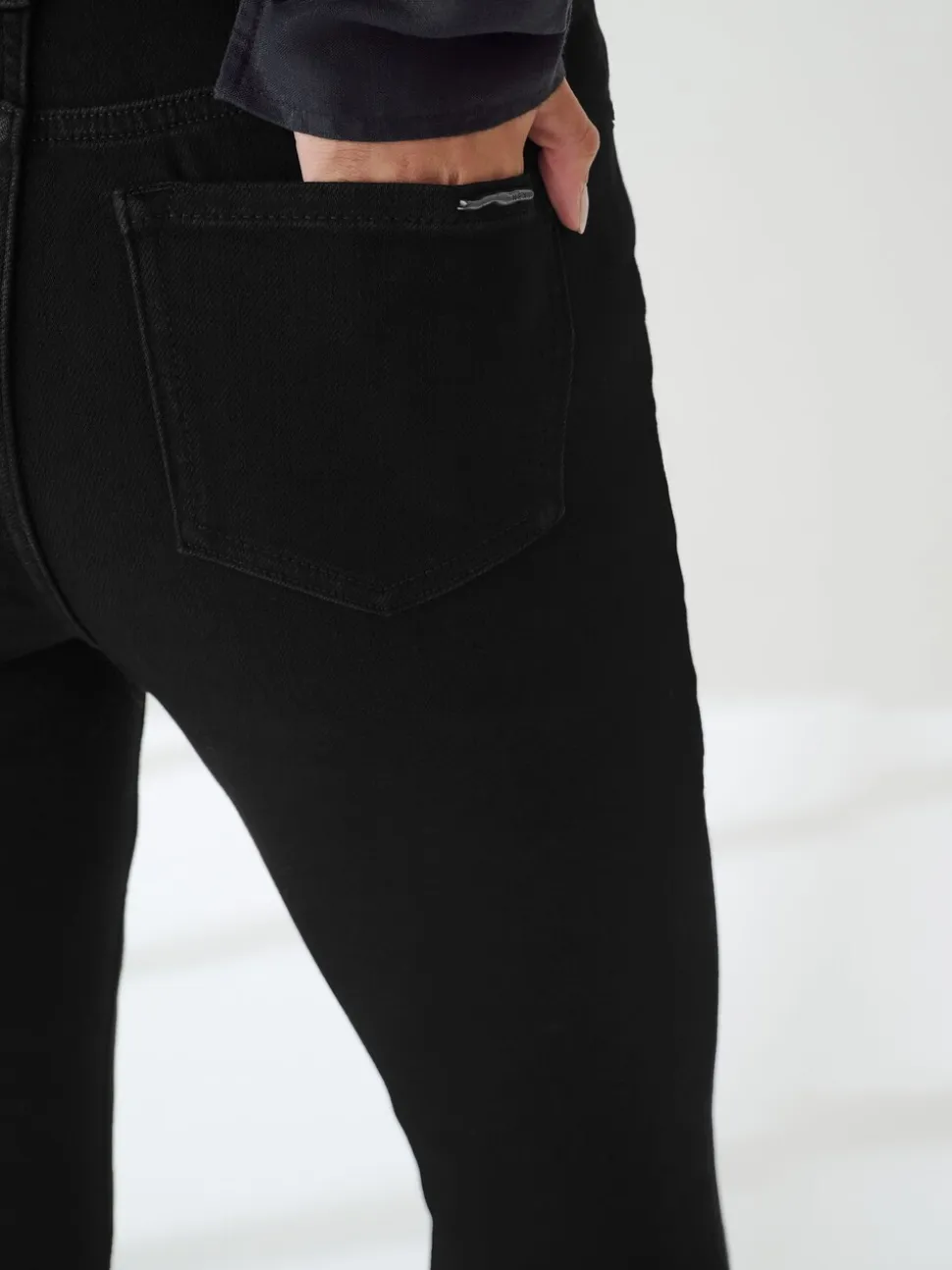 Zwart - Zandloper superzachte jeans met uitlopende pijpen