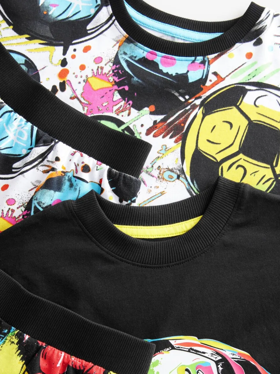 Zwart/ Felkleurige voetbal met meerdere kleuren - Set van 2 pyjama's met short (3-16 jr)