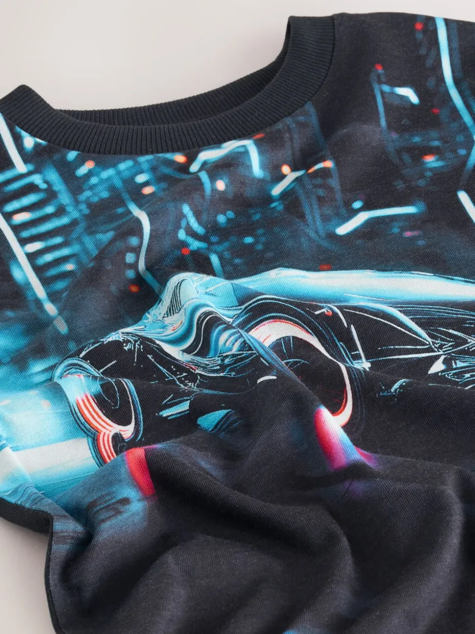 Zwart met auto - T-shirt met normale pasvorm, korte mouwen en all-over print (3-16jr)