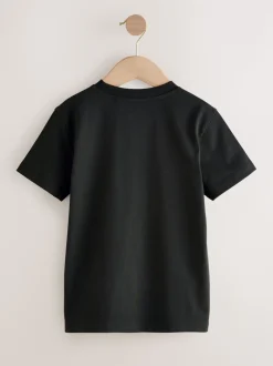 Zwart met voetbal - T-shirt met normale pasvorm, korte mouwen en all-over print (3-16jr)