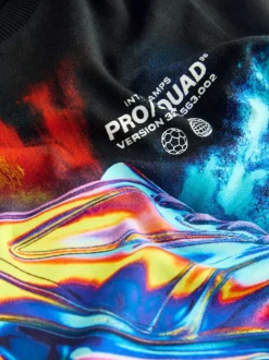Zwart met voetbal - T-shirt met normale pasvorm, korte mouwen en all-over print (3-16jr)