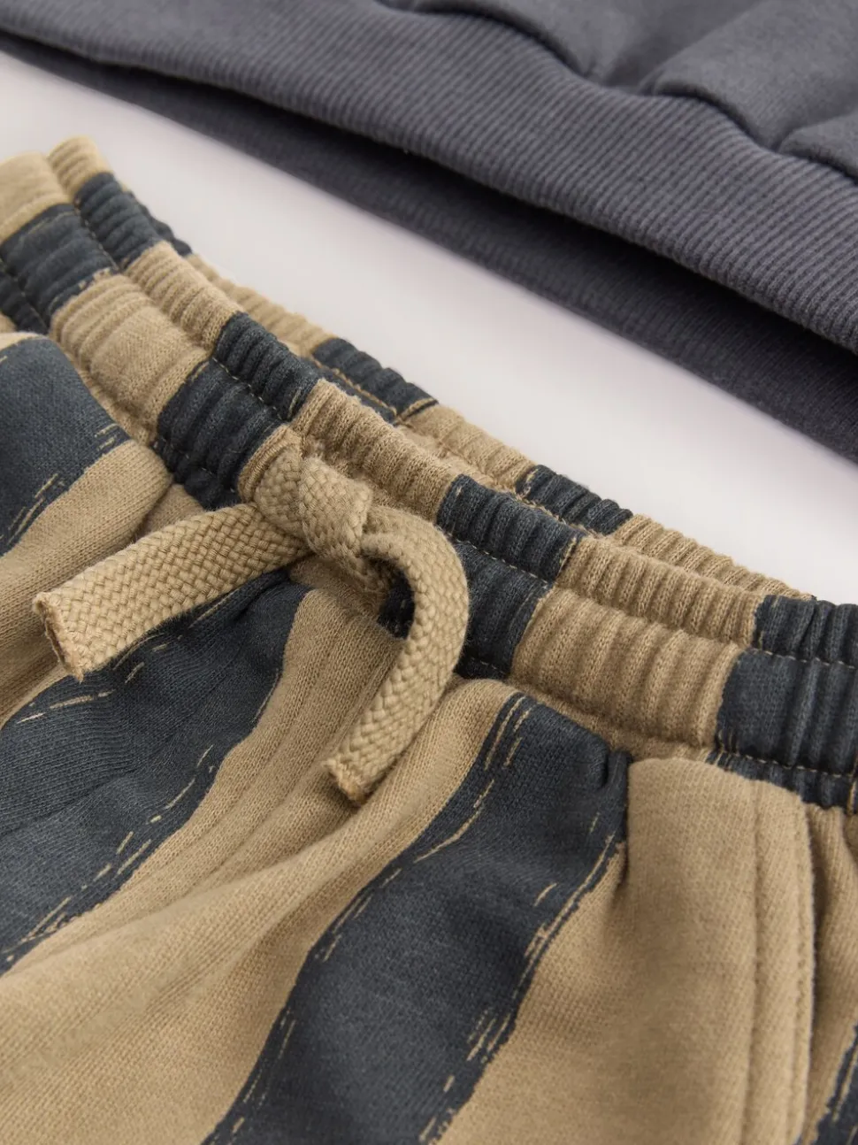 Zwart/bruin - Set met sweatshirt en joggingbroek met strepen (3mnd-7jr)