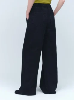 Zwarte wassing - Denim joggingbroek met plooitjes en wijde pijpen