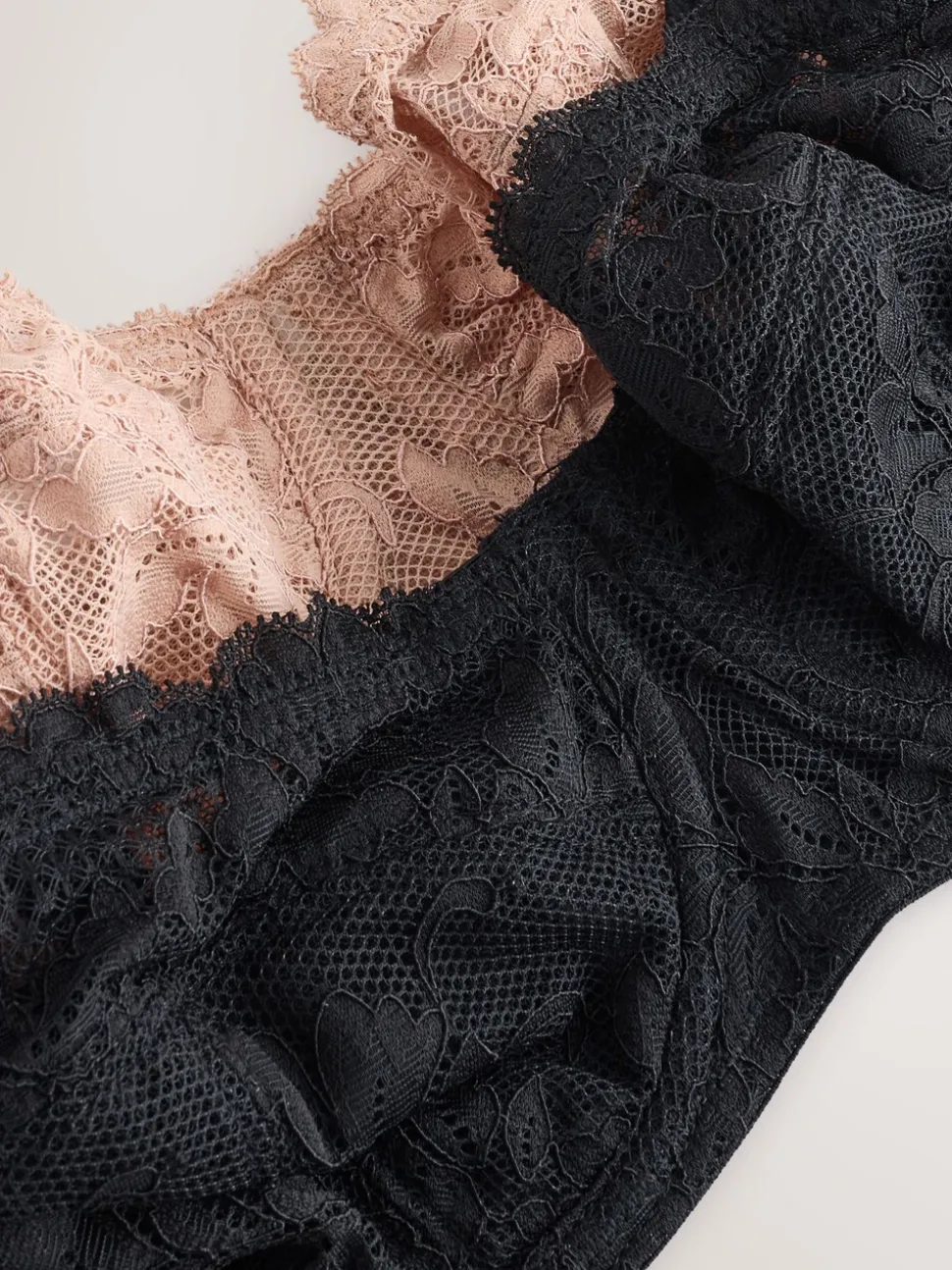 Zwart/praline huidskleur - Kanten strapless multiway beha's zonder vulling 2 set